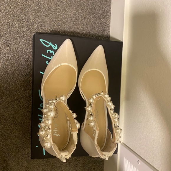 betsey johnson Jace Pointy Toe Imitation Pearl Dress Pumps - Picture 3 of 9